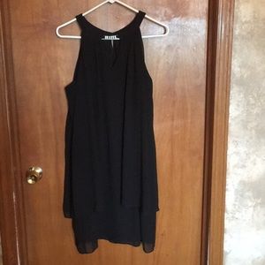 Black dress, gorgeous!